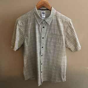 North face short sleeve solid shirt.